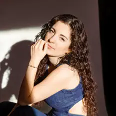 Poslechněte si interpreta Naomi Panzica, sledujte hudební videa, přečtěte si životopis, podívejte se na data turné a další informace.