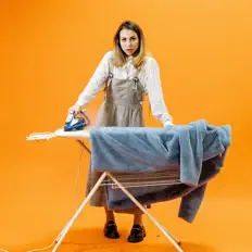 Astrid-を聴いたり、ミュージックビデオを鑑賞したり、経歴やツアー日程などを確認したりしましょう！
