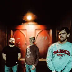 Poslechněte si interpreta Cry Baby Cry, sledujte hudební videa, přečtěte si životopis, podívejte se na data turné a další informace.