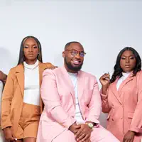 Ouve undefined, vê vídeos de música, lê a biografia, vê as datas da digressão e muito mais!