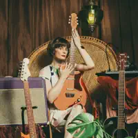 Escucha a undefined, mira vídeos musicales, lee la biografía, consulta fechas de giras y mucho más.