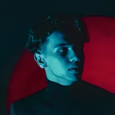 Just Kamaを聴いたり、ミュージックビデオを鑑賞したり、経歴やツアー日程などを確認したりしましょう！