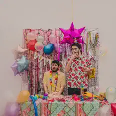 Listen to Números Primos, watch music videos, read bio, see tour dates & more!