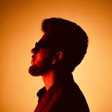 收听 VGP、观看音乐视频、阅读小传、查看巡演日期等 ！