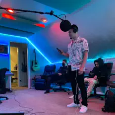 Dengarkan Seb Munoz, tonton video musik, baca bio, lihat tanggal tur & lainnya!