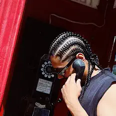 ISHを聴いたり、ミュージックビデオを鑑賞したり、経歴やツアー日程などを確認したりしましょう！