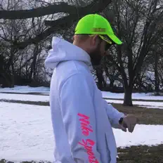 聆聽 3 Lights、觀看音樂影片、閱讀小傳、查看巡演日期等！