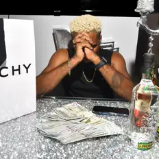 聆聽 Undaconstructionnn、觀看音樂影片、閱讀小傳、查看巡演日期等！