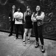 聆聽 City Noise、觀看音樂影片、閱讀小傳、查看巡演日期等！