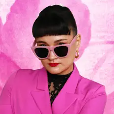 Escucha a fiffi, mira vídeos musicales, lee la biografía, consulta fechas de giras y mucho más.