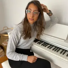 Dengarkan Madhvi Mulji, tonton video musik, baca bio, lihat tanggal tur & lainnya!