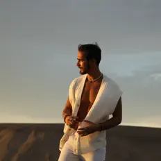 Mich Duval सुनें, म्यूज़िक वीडियो देखें, बायो पढ़ें, दौरे की तारीखें और बहुत कुछ देखें!