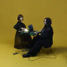 プラットホームを聴いたり、ミュージックビデオを鑑賞したり、経歴やツアー日程などを確認したりしましょう！