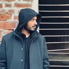 聆聽 Gahunia、觀看音樂影片、閱讀小傳、查看巡演日期等！