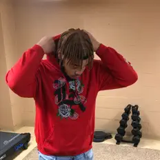 收听 HunchoSqueeze、观看音乐视频、阅读小传、查看巡演日期等 ！