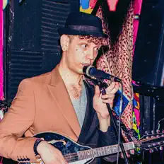 Luister naar Carl Philip Louis, bekijk muziekvideo's, lees de bio, bekijk de tourdata, en meer!