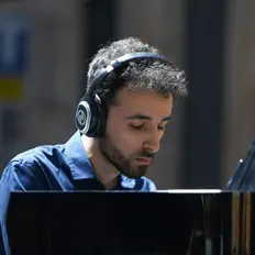 Poslechněte si interpreta Angelo Amico, sledujte hudební videa, přečtěte si životopis, podívejte se na data turné a další informace.