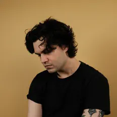 Riley Aaron सुनें, म्यूज़िक वीडियो देखें, बायो पढ़ें, दौरे की तारीखें और बहुत कुछ देखें!