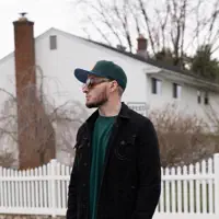 Ascolta undefined, guarda video musicali, leggi la biografia, vedi le date del tour & altro!