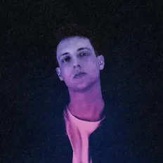 聆聽 FRDY、觀看音樂影片、閱讀小傳、查看巡演日期等！