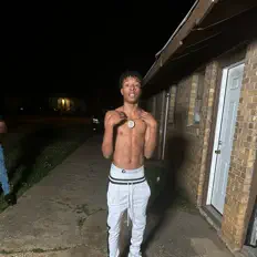 Dengarkan Lil Chadd, tonton video musik, baca bio, lihat tanggal tur & lainnya!