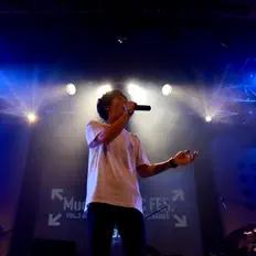 Posłuchaj wykonawcy YUSUKE, obejrzyj teledyski, przeczytaj biografię, zobacz daty tras koncertowych i nie tylko!