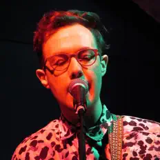 收听 Real Them、观看音乐视频、阅读小传、查看巡演日期等 ！