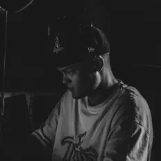 Escucha a Loner, mira videos musicales, lee su biografía, consulta las fechas de las gira y más.