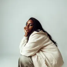 聆聽 Ladel、觀看音樂影片、閱讀小傳、查看巡演日期等！