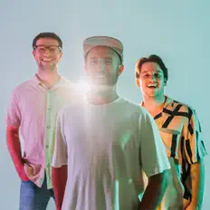 Sunsoliを聴いたり、ミュージックビデオを鑑賞したり、経歴やツアー日程などを確認したりしましょう！