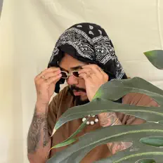 Posłuchaj wykonawcy Sznn, obejrzyj teledyski, przeczytaj biografię, zobacz daty tras koncertowych i nie tylko!