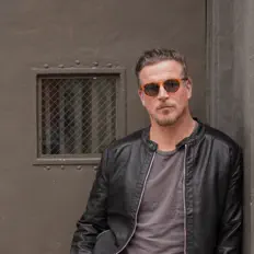 收听 Colin Smith、观看音乐视频、阅读小传、查看巡演日期等 ！