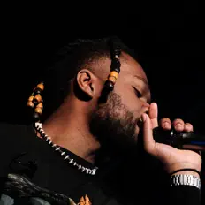 聆聽 Babi Lou、觀看音樂影片、閱讀小傳、查看巡演日期等！