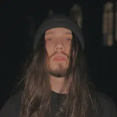 Poslechněte si interpreta Fetty, sledujte hudební videa, přečtěte si životopis, podívejte se na data turné a další informace.