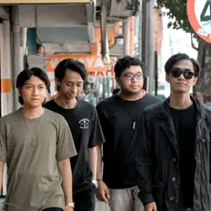 Learn From Mistakes을(를) 듣고, 뮤직 비디오를 보고, 약력을 읽고, 투어 일정 등을 확인하세요!