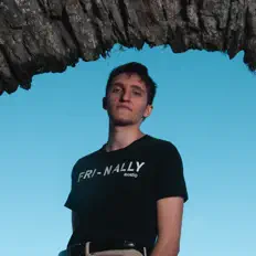 Ascolta EBÜ, guarda video musicali, leggi la biografia, vedi le date del tour & altro!