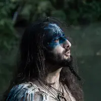 undefinedを聴いたり、ミュージックビデオを鑑賞したり、経歴やツアー日程などを確認したりしましょう！