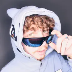 Kirua सुनें, म्यूज़िक वीडियो देखें, बायो पढ़ें, दौरे की तारीखें और बहुत कुछ देखें!