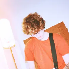 聆聽 TEAL、觀看音樂影片、閱讀小傳、查看巡演日期等！