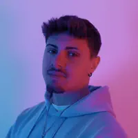 Poslechněte si interpreta undefined, sledujte hudební videa, přečtěte si životopis, podívejte se na data turné a další informace.