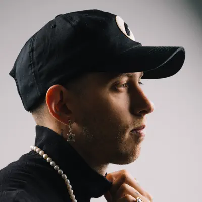 Escucha a Stefanelli, mira videos musicales, lee su biografía, consulta las fechas de las gira y más.