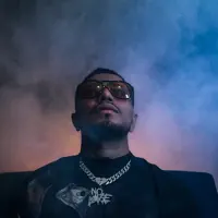 Escucha a undefined, mira vídeos musicales, lee la biografía, consulta fechas de giras y mucho más.