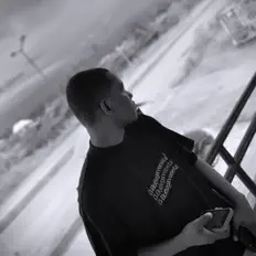 De notti dinle, müzik videolarını izle, biyografisini oku, tur tarihlerini ve daha fazlasını gör!