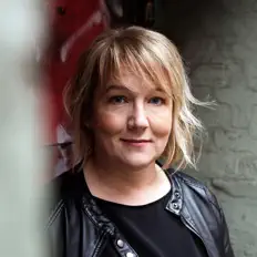 Hör dir Jeg Er Jeanette an, schau dir Musikvideos an, lies die Biografie, finde Tourdaten und mehr!