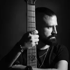 聆聽 Lechuga、觀看音樂影片、閱讀小傳、查看巡演日期等！