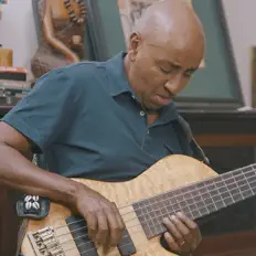 Hör dir Henock's Practice Room an, schau dir Musikvideos an, lies die Biografie, finde Tourdaten und mehr!