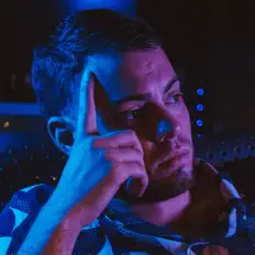 Poslechněte si interpreta dBuel, sledujte hudební videa, přečtěte si životopis, podívejte se na data turné a další informace.