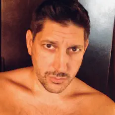 Cinesymphonicaを聴いたり、ミュージックビデオを鑑賞したり、経歴やツアー日程などを確認したりしましょう！