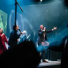 Dengarkan POA Worship, tonton video musik, baca bio, lihat tanggal tur & lainnya!