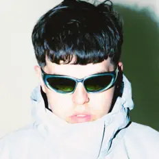 Dengarkan Ervin River, tonton video musik, baca bio, lihat tanggal tur & lainnya!